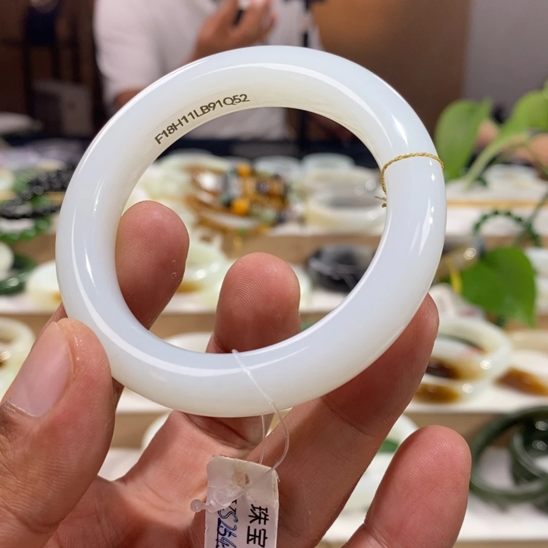 *****未镶嵌手镯和田玉
