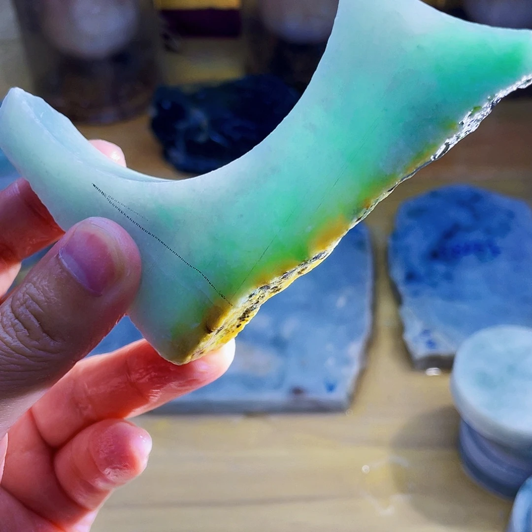 颈饰未镶嵌翡翠毛料51
