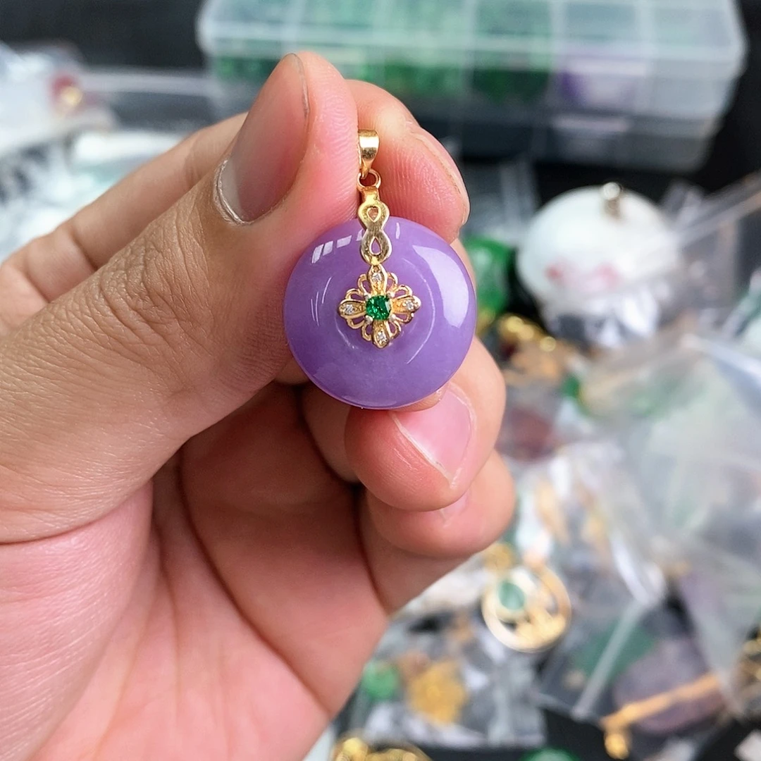 只买单纯的吊坠，没带链子，属的性质。