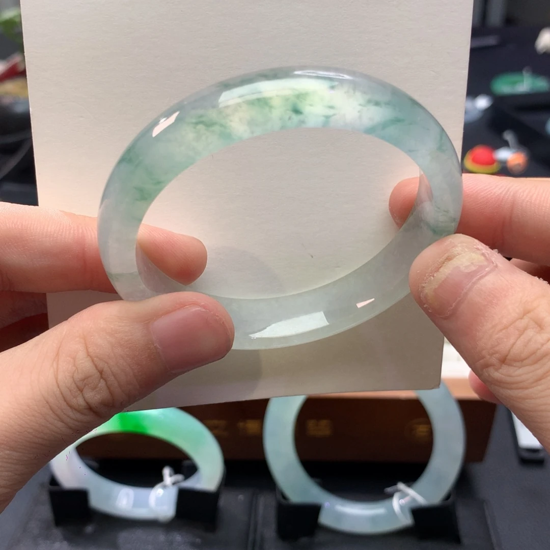 翡翠未镶嵌手镯高冰飘花