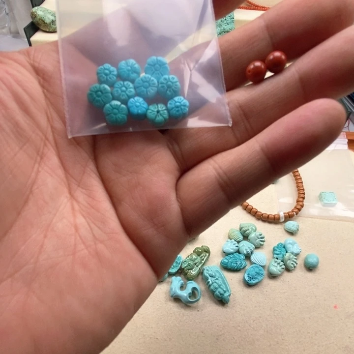 南红玛瑙未镶嵌珠宝半成品彼**候