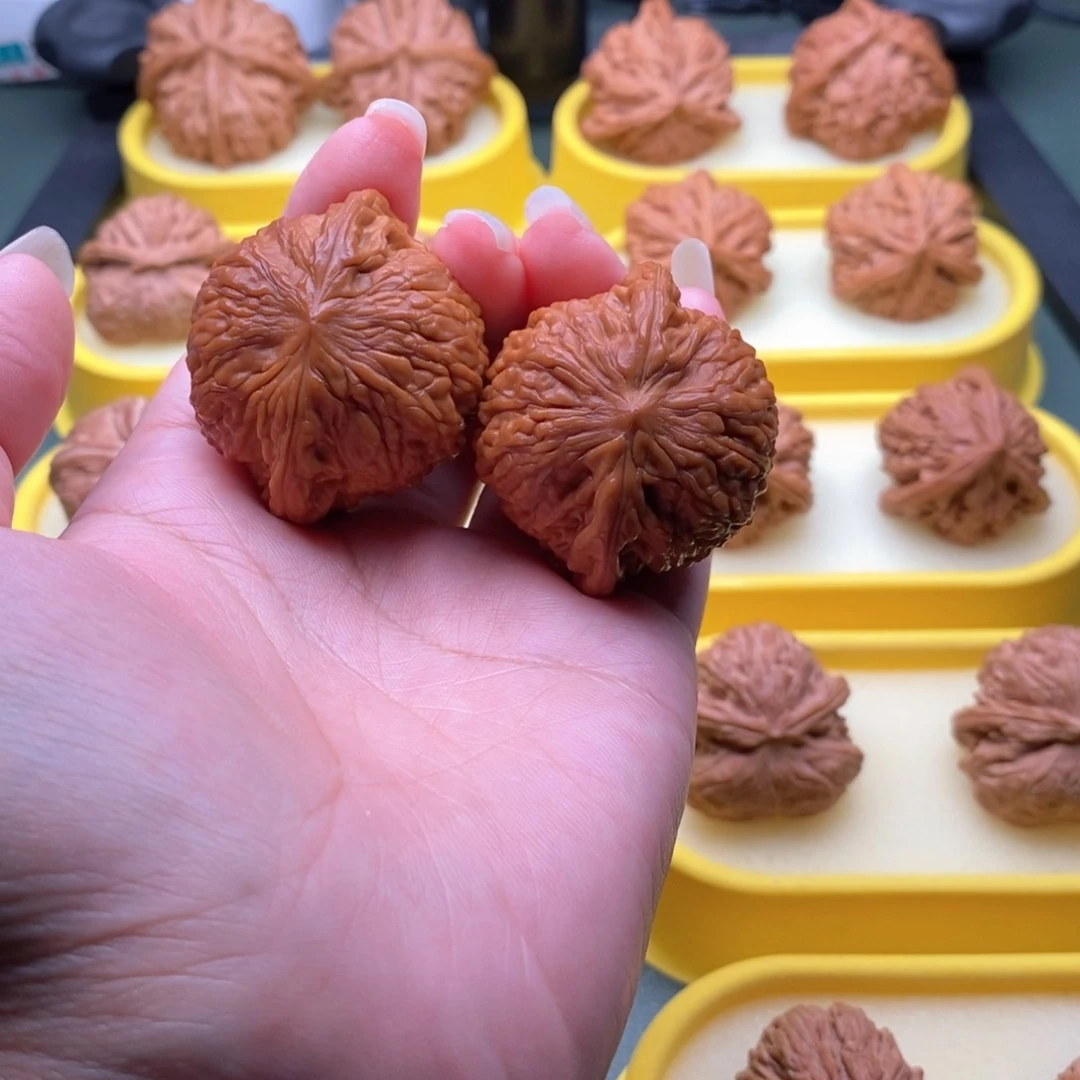 文玩核桃吊坠泥鳅背