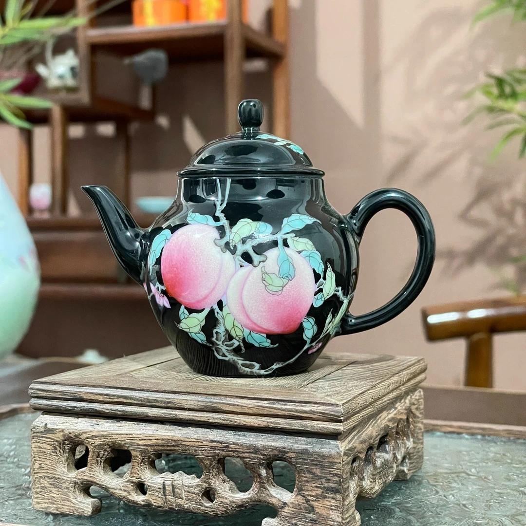 悟匋 粉彩黑底三桃壶 WT18