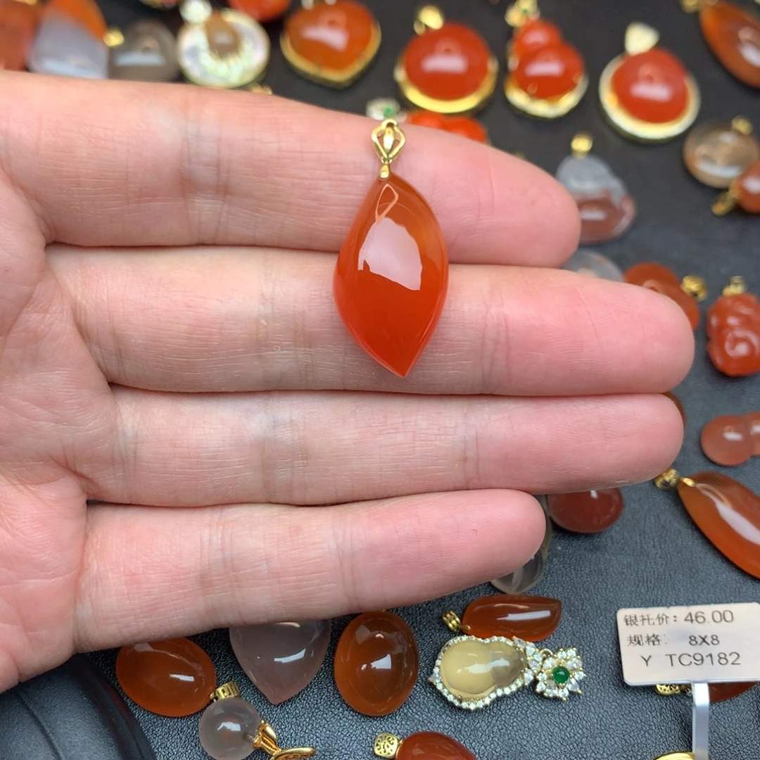 南红玛瑙颈饰未镶嵌