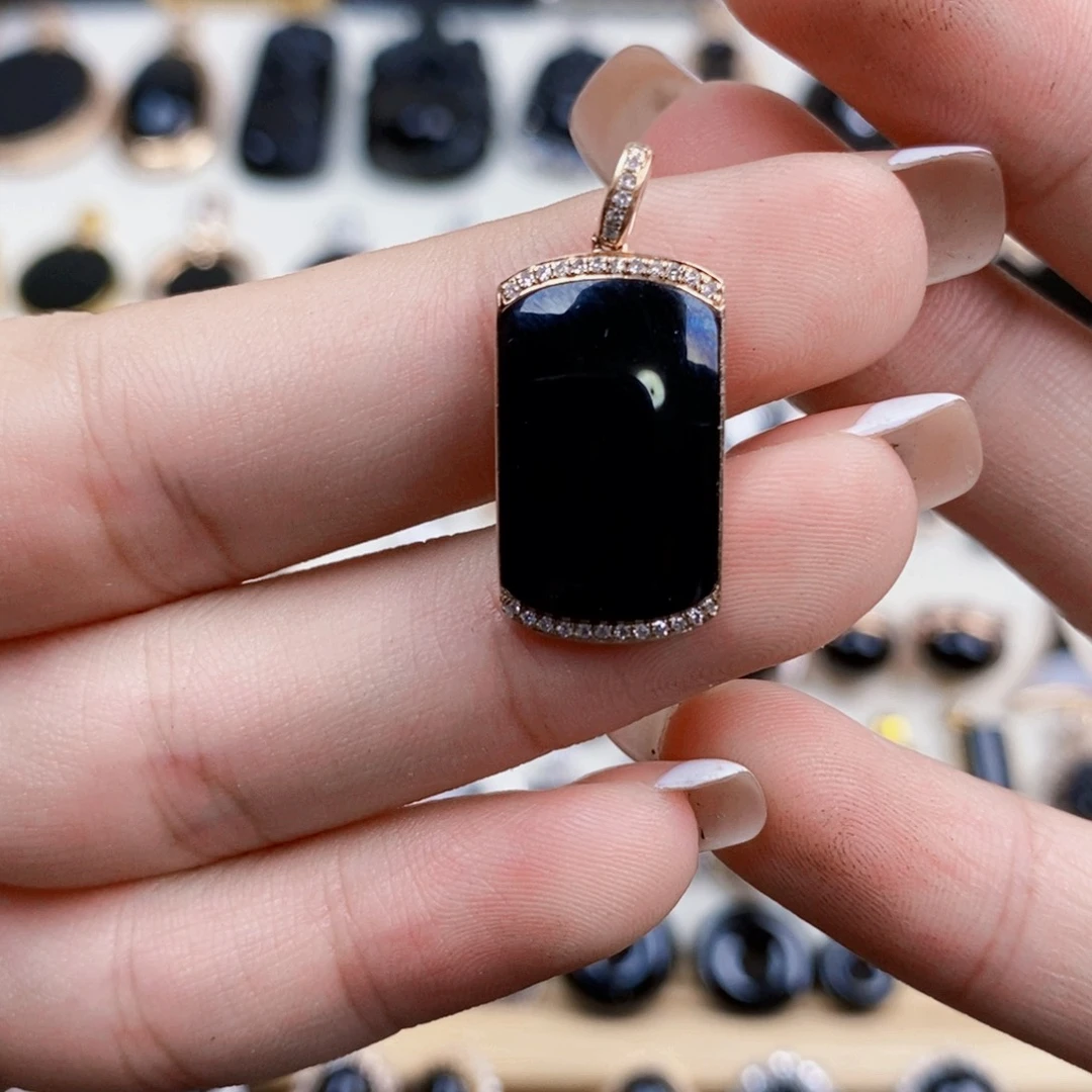 18K金镶嵌定制翡翠墨翠马鞍吊坠