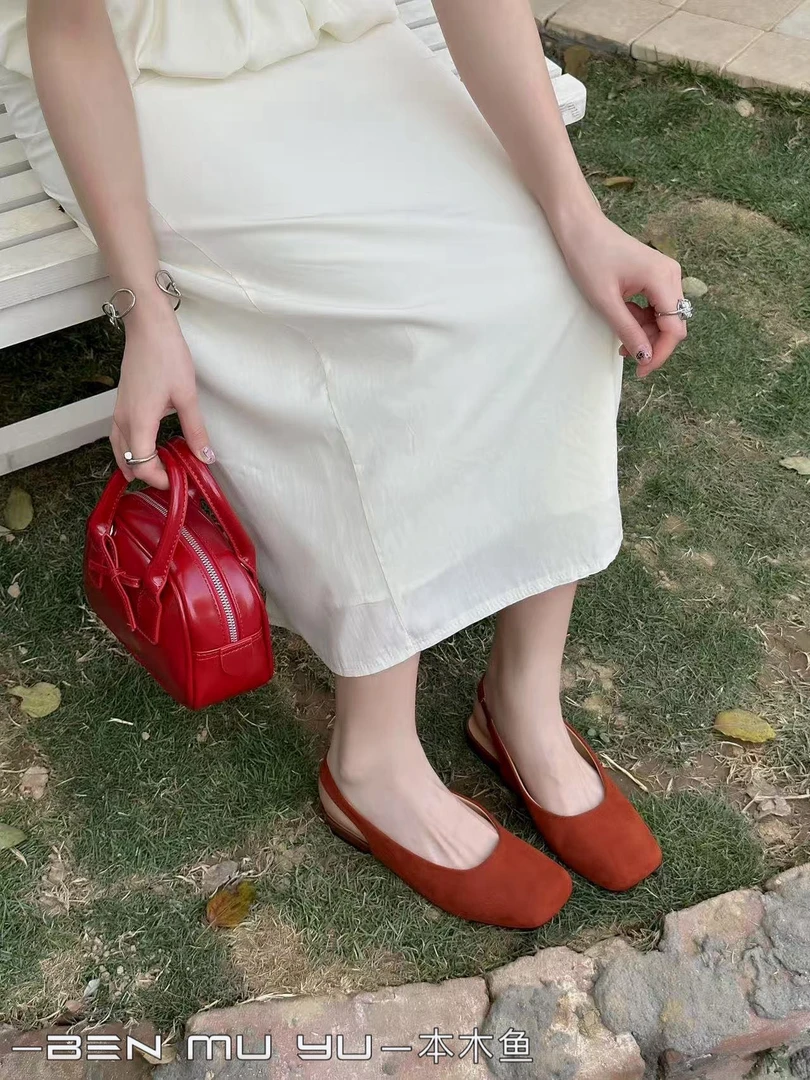 方头女百搭单鞋平底鞋磨砂软底包头凉鞋时装凉鞋包头胶粘