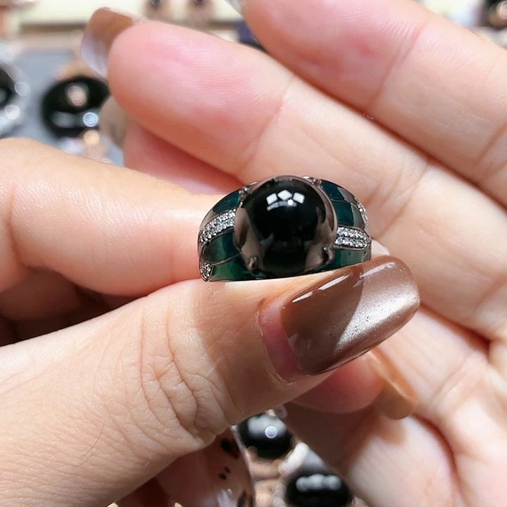 翡翠18K金镶嵌戒指