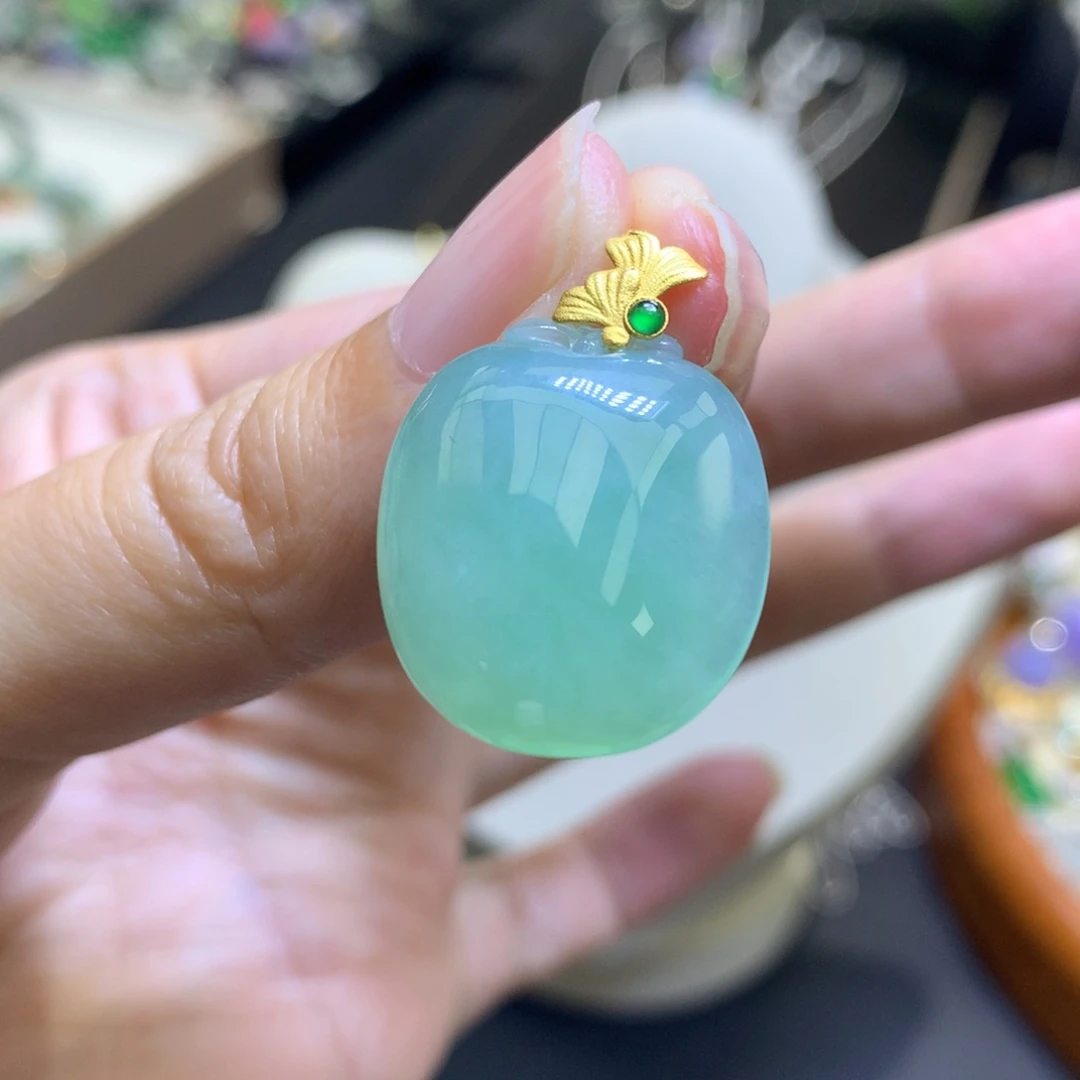 颈饰18K金镶嵌翡翠