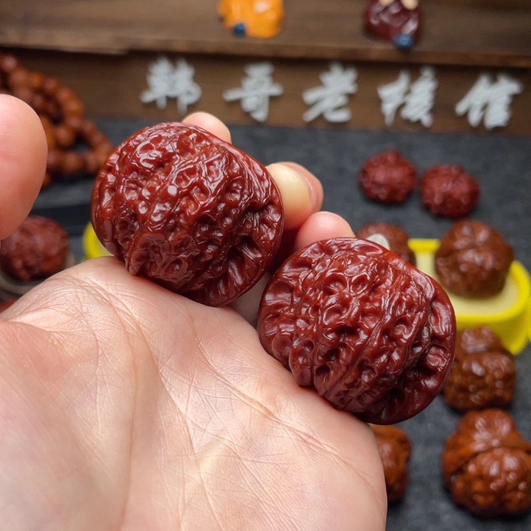 文玩核桃吊坠文玩核桃 手把件 血麒麟 40