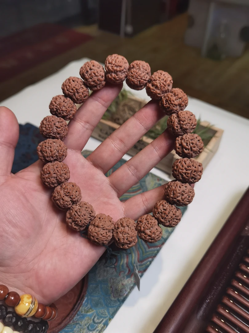 尼泊尔原生态大金刚尺寸2.1手串儿。