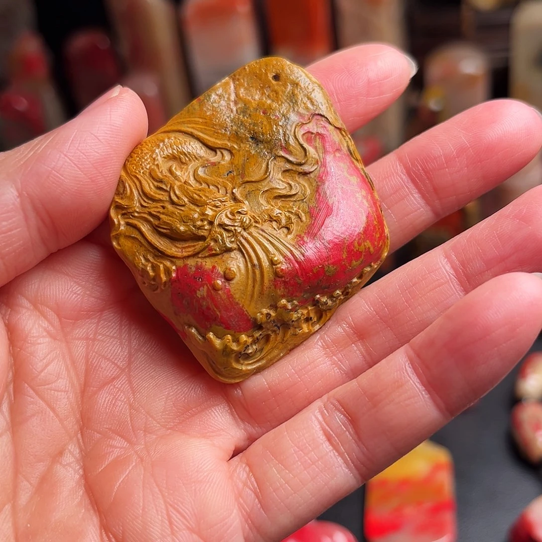 昌化石其他田黄鸡血石挂件