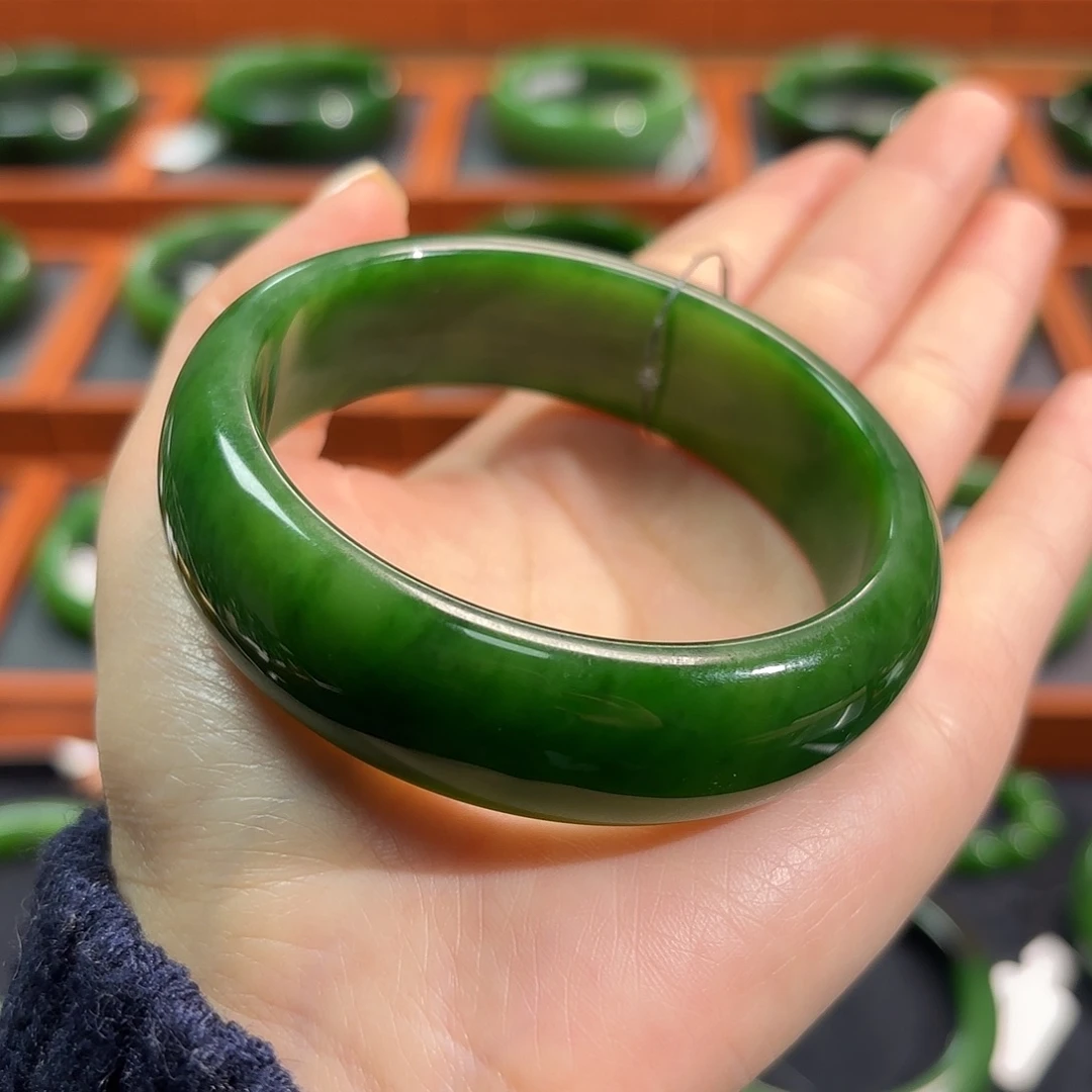 和田玉（碧玉）未镶嵌手镯菠菜绿偏阳