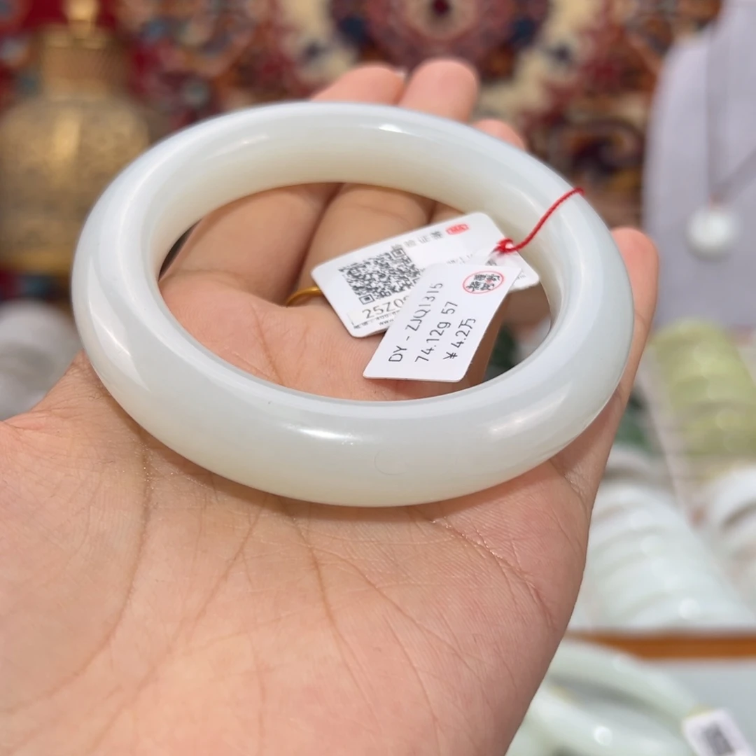 和田玉未镶嵌手镯新疆且末料和田玉手镯