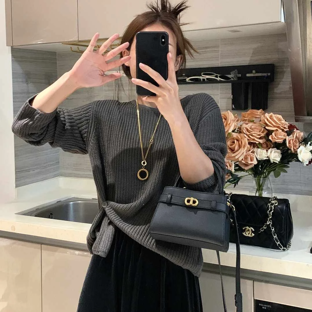 韩版设计感下摆提扣针织衫女宽松短款休闲外穿百搭纯色小众毛衣潮