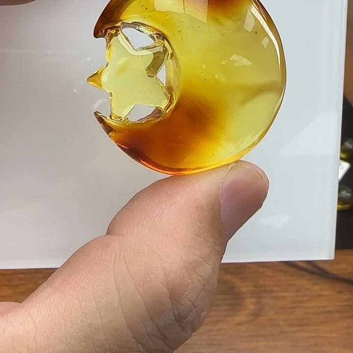 心***幻琥珀未镶嵌颈饰雕刻件