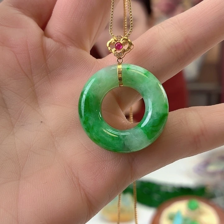 翡翠18K金镶嵌颈饰翡翠