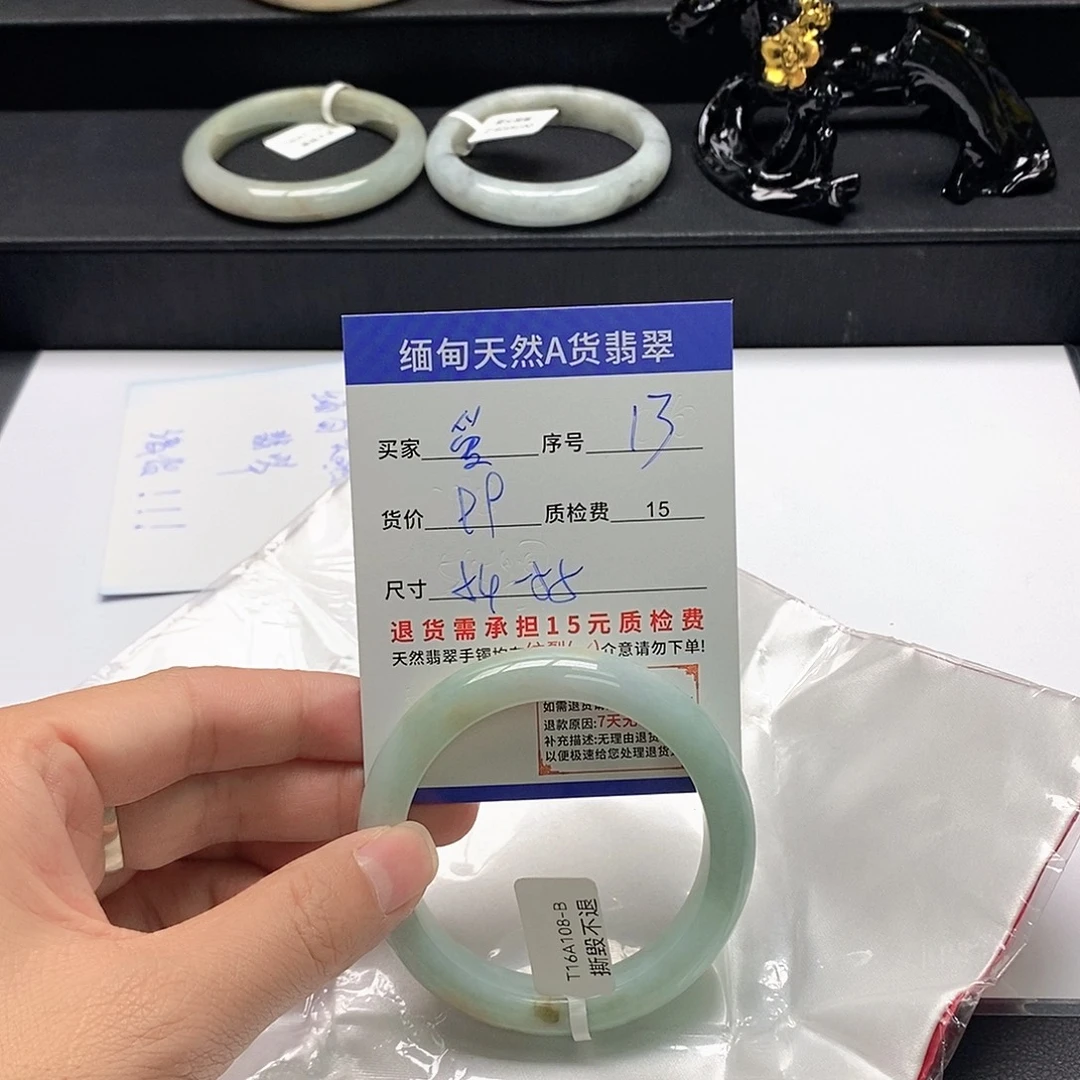 爱***己翡翠未镶嵌手镯翡翠手镯