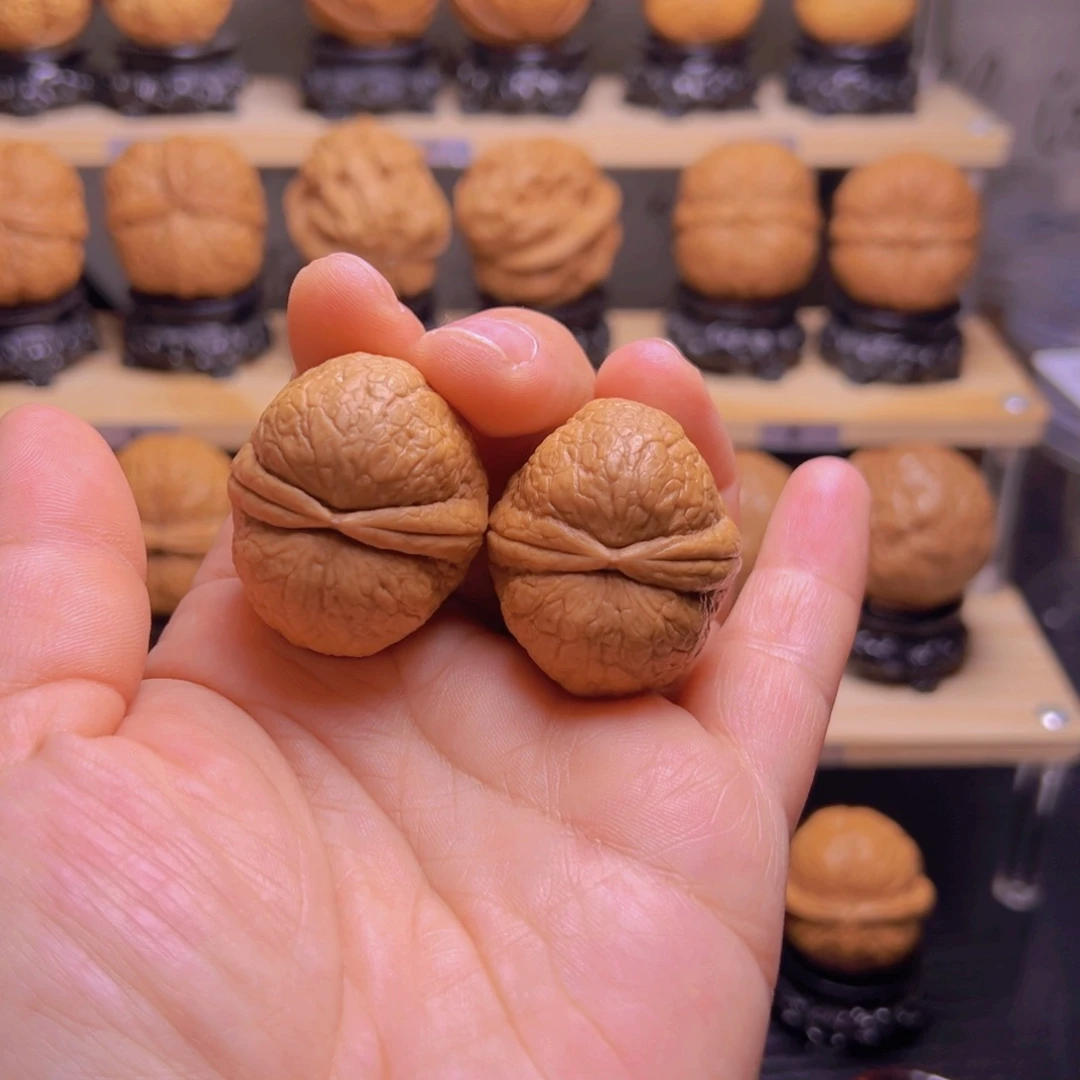 文玩核桃把件6w血玉元宝36尺