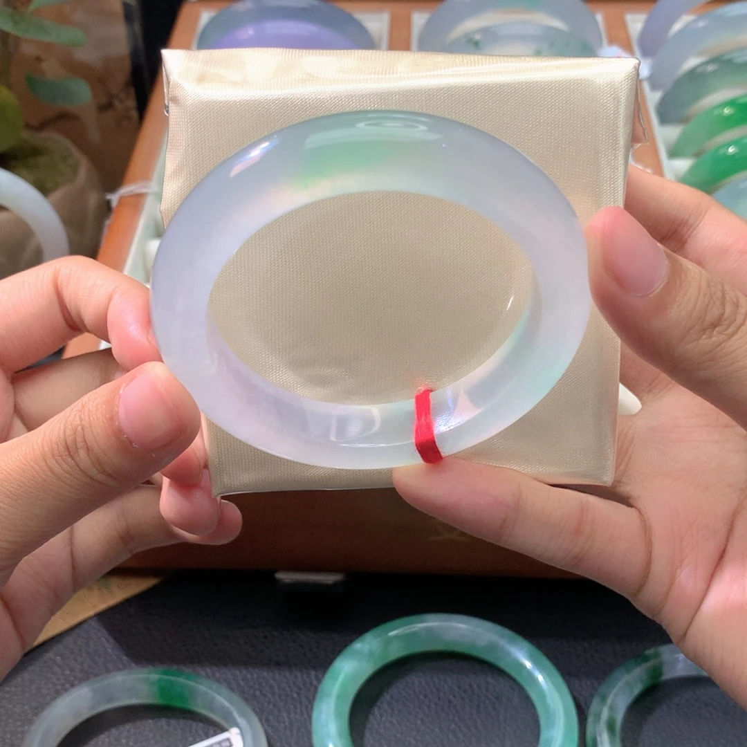 翡翠未镶嵌手镯正圈