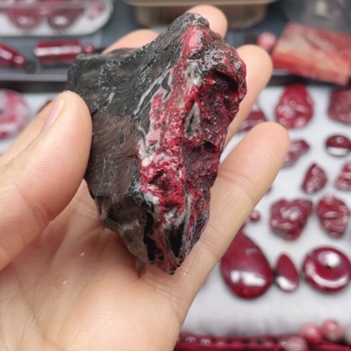 天然辰砂原石毛料