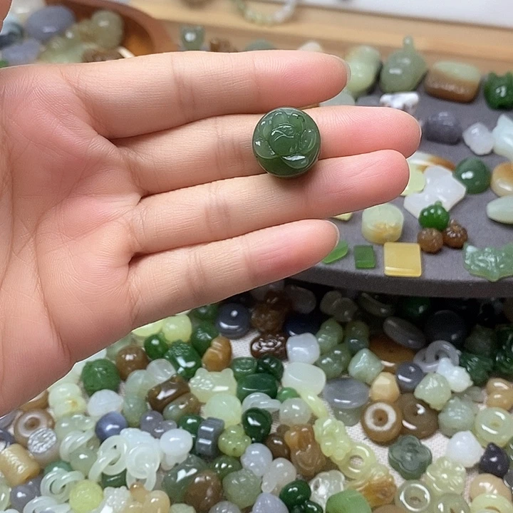 未镶嵌和田玉挂件莲花