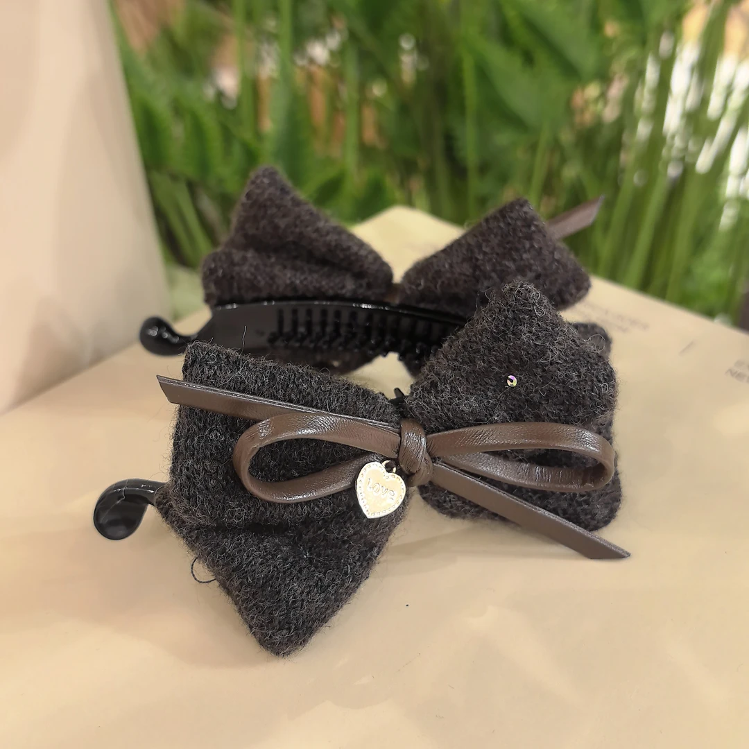 【樱花拿铁】韩系新款精致高级感咖色针织毛绒蝴蝶结百搭香蕉夹5646