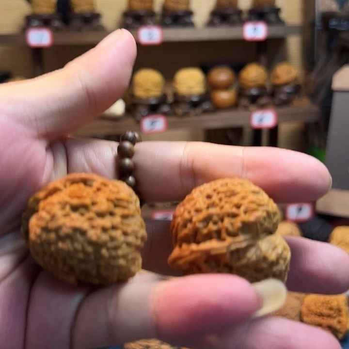 布***达文玩核桃吊坠蛤蟆头