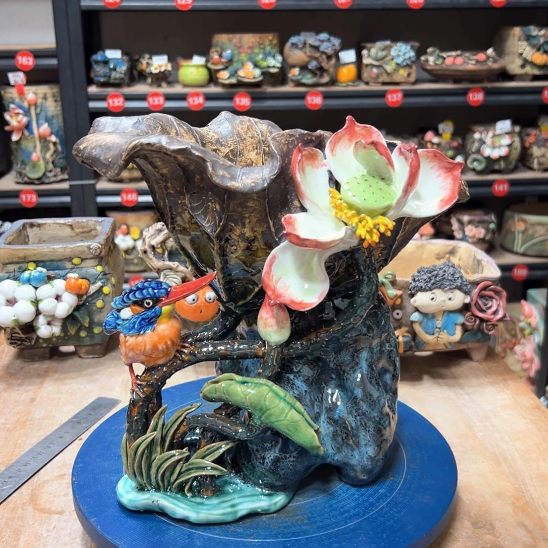 红陶翠鸟荷塘图，雨田花器