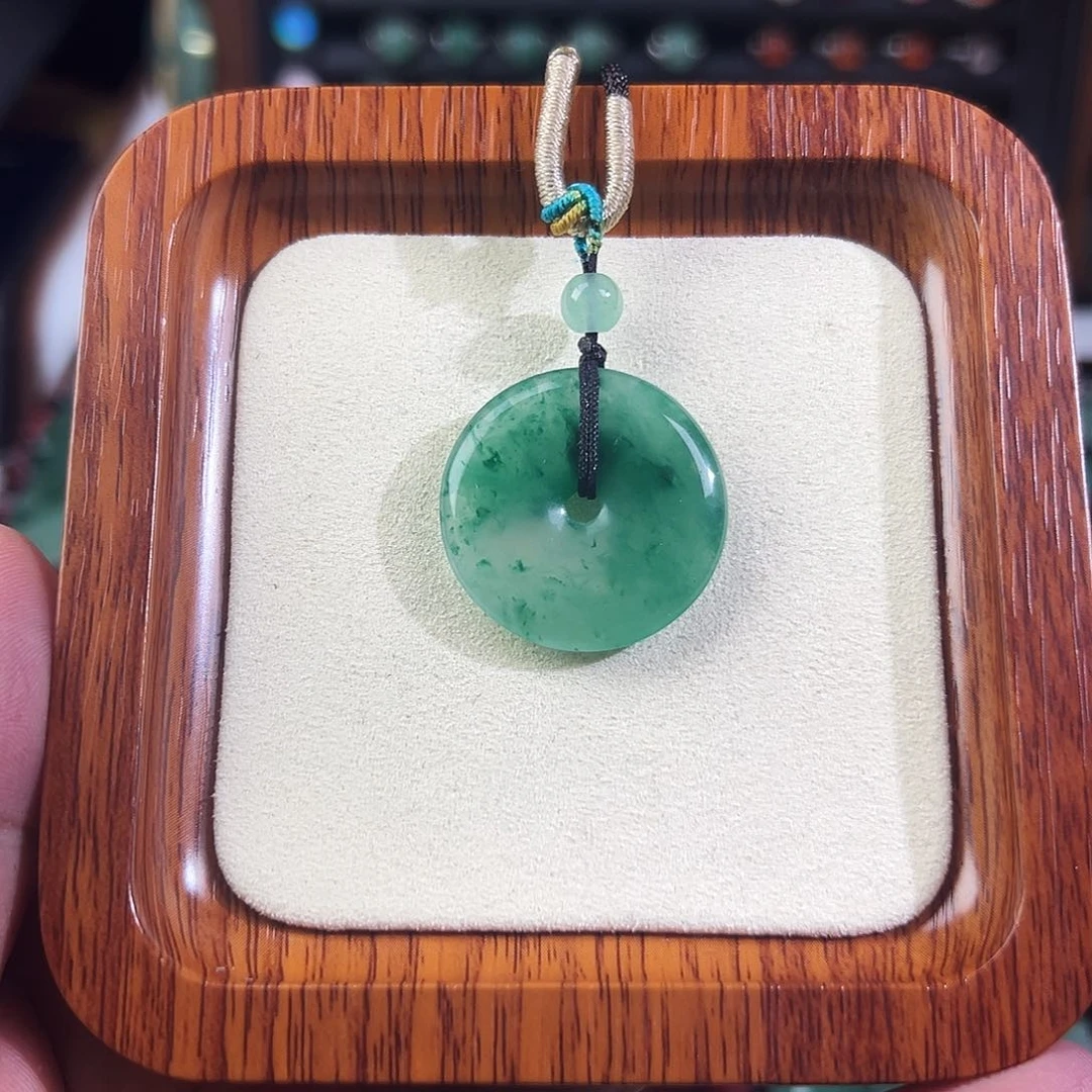 石英质玉未镶嵌颈饰