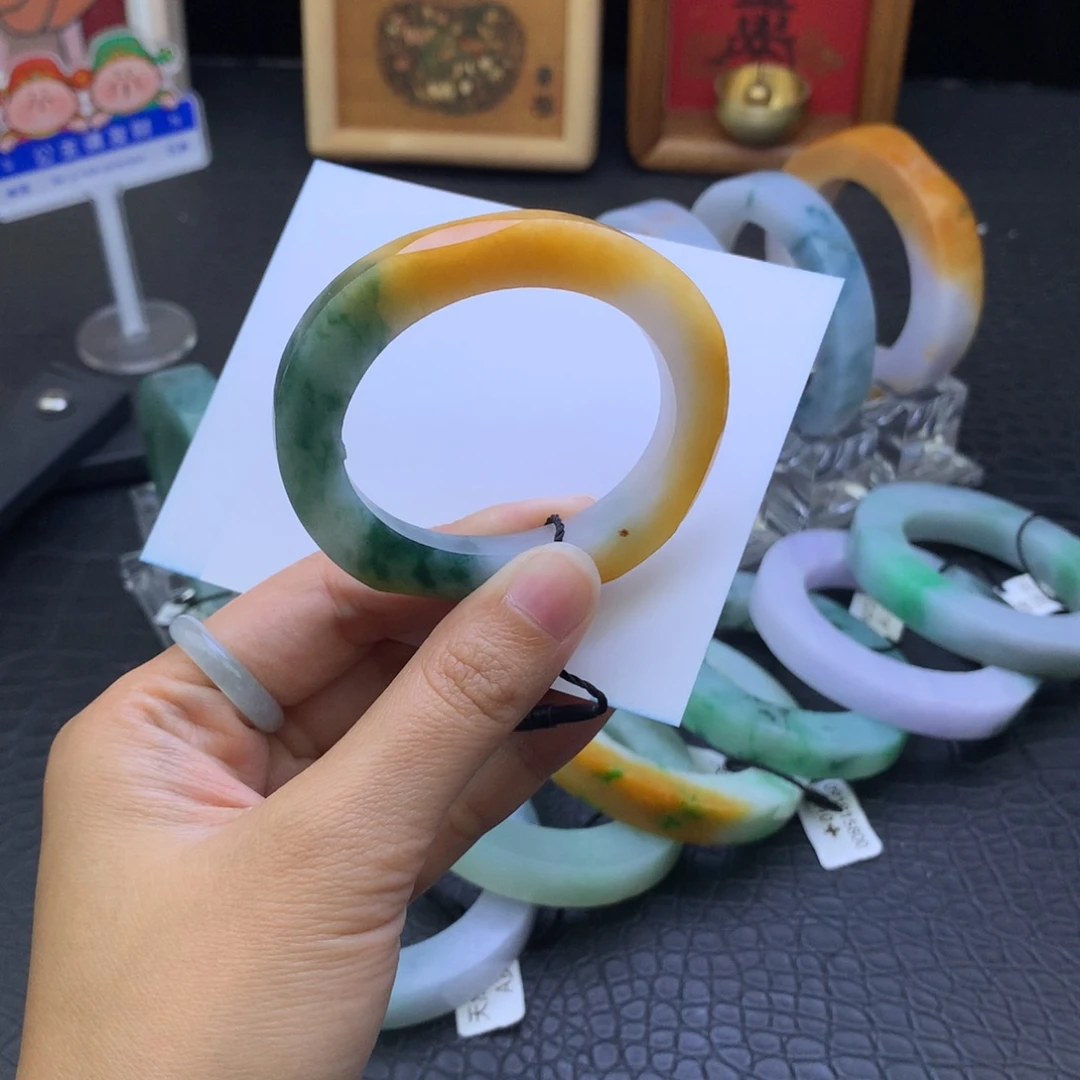 定制翡翠未镶嵌翡翠手镯