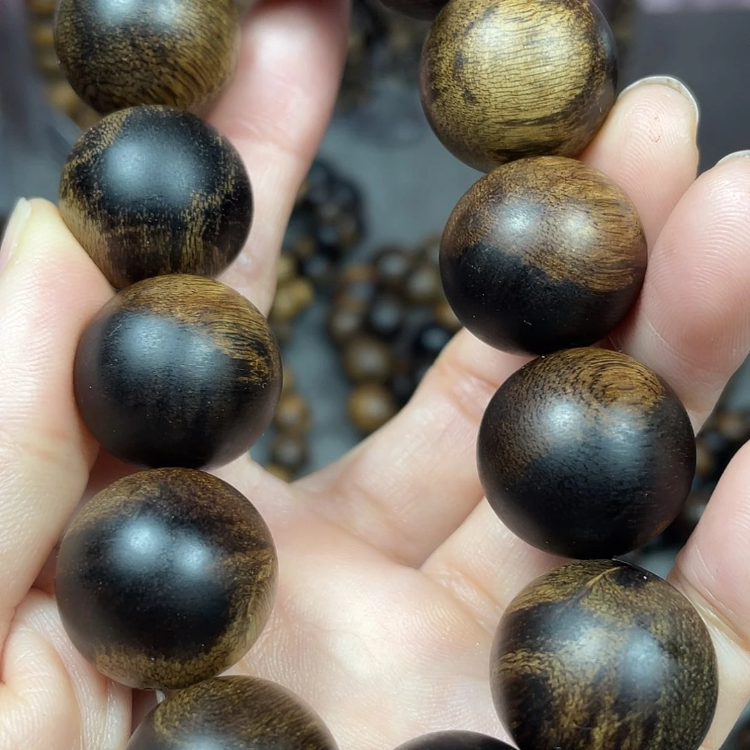 沉香手串白棋瘤疤