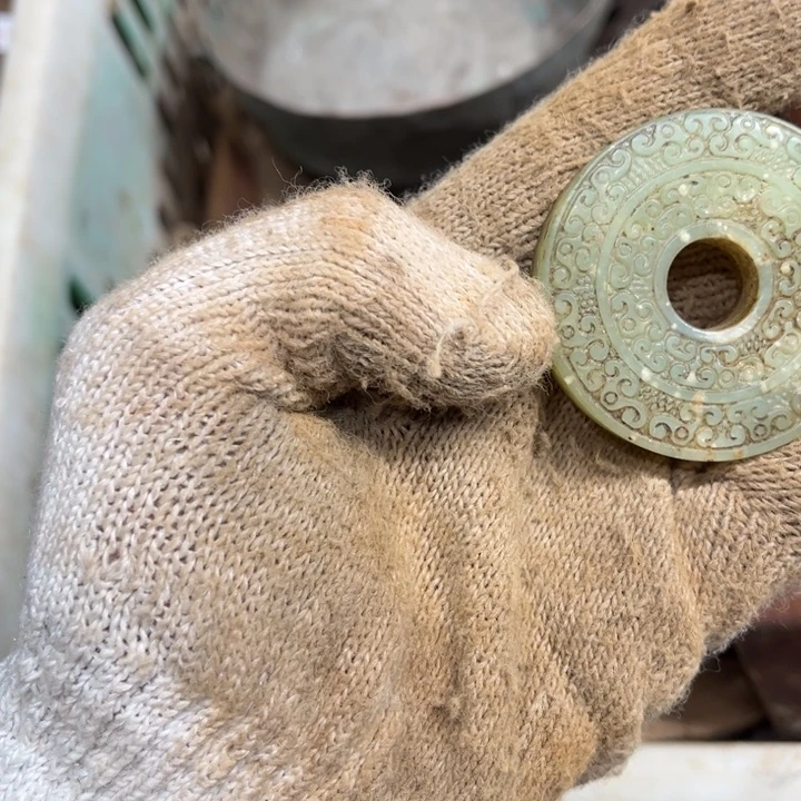 静***人一物一图，工艺品。