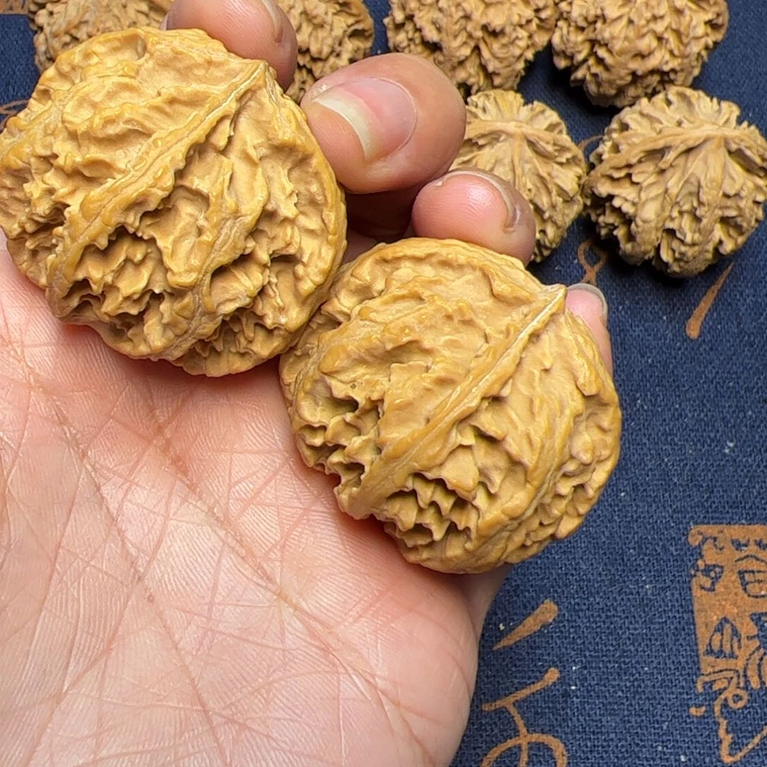 文玩核桃把件骑***箭秦岭野生植物核桃