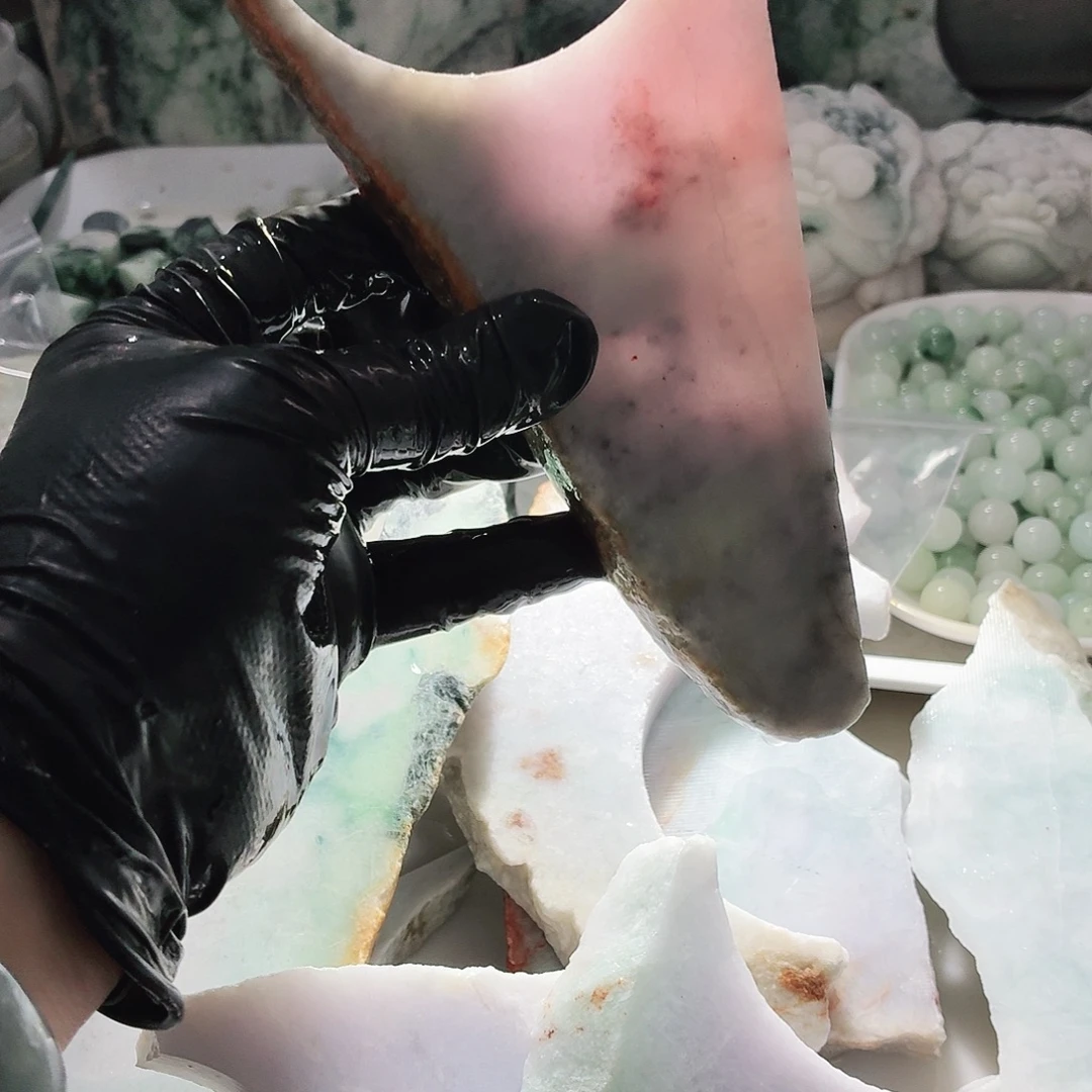 翡翠未镶嵌颈饰边角料