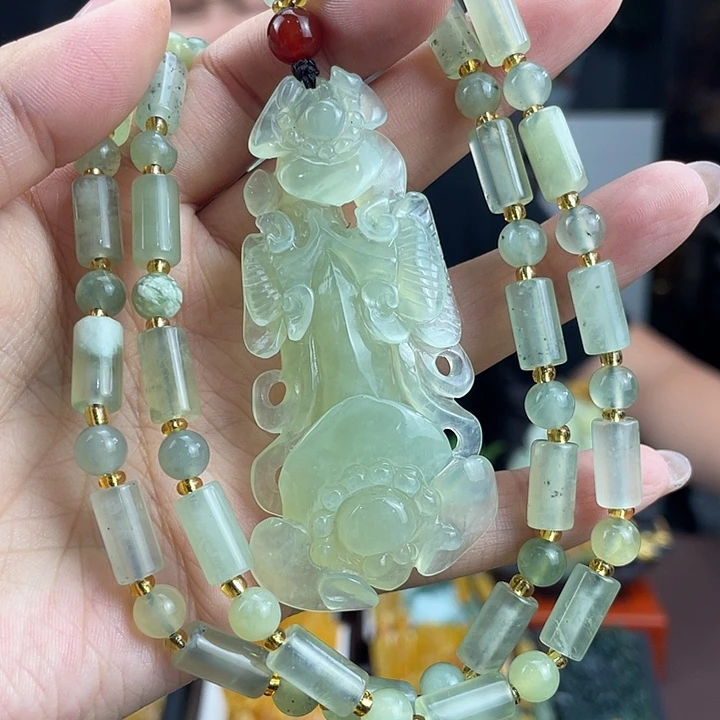 蛇纹石玉未镶嵌颈饰