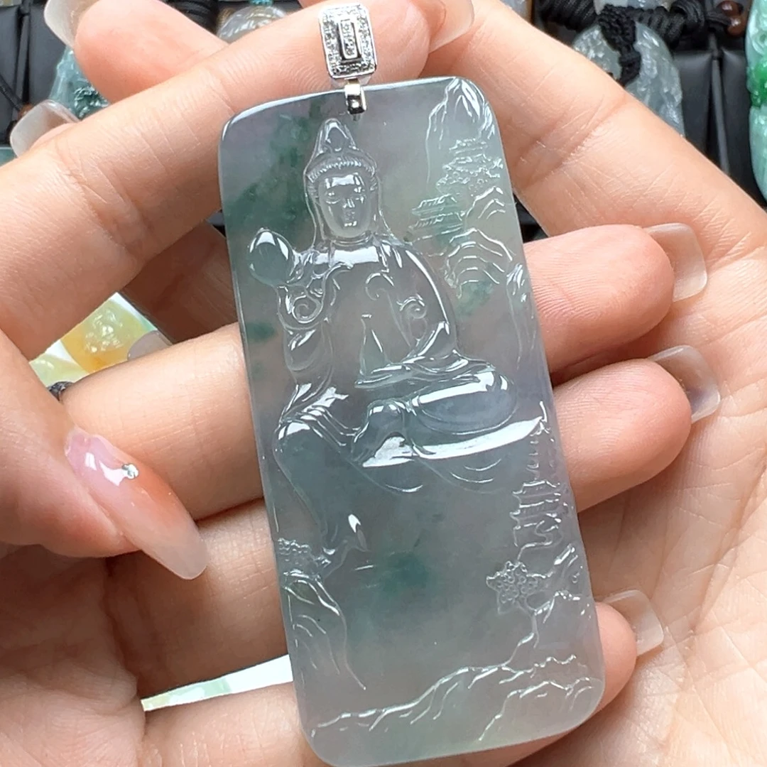 翡翠18K金镶嵌颈饰山水观音