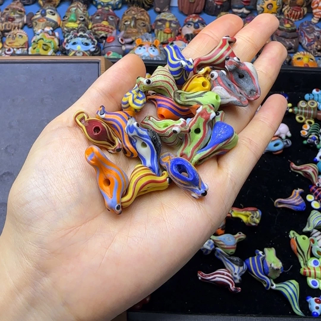 琉璃非金属玻璃颈饰小鸟一个