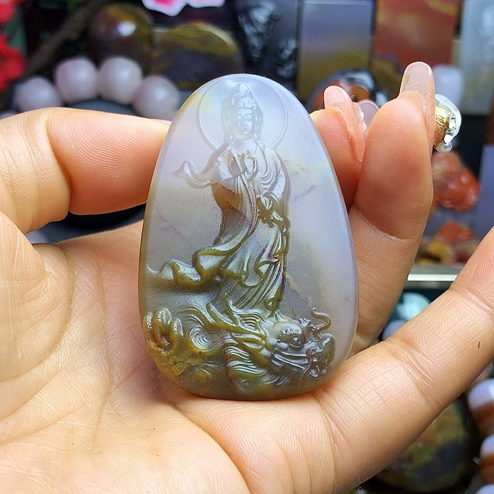 硅化玉未镶嵌吊坠(不含链)玉雕观音