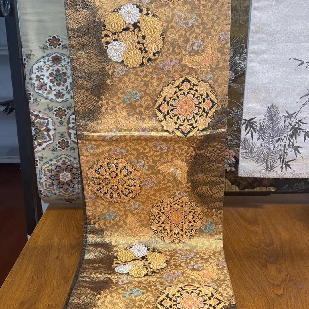 织绣引箔金织宝相