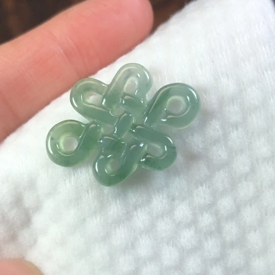 翡翠未镶嵌颈饰缅甸A货，每天下午1点半开播