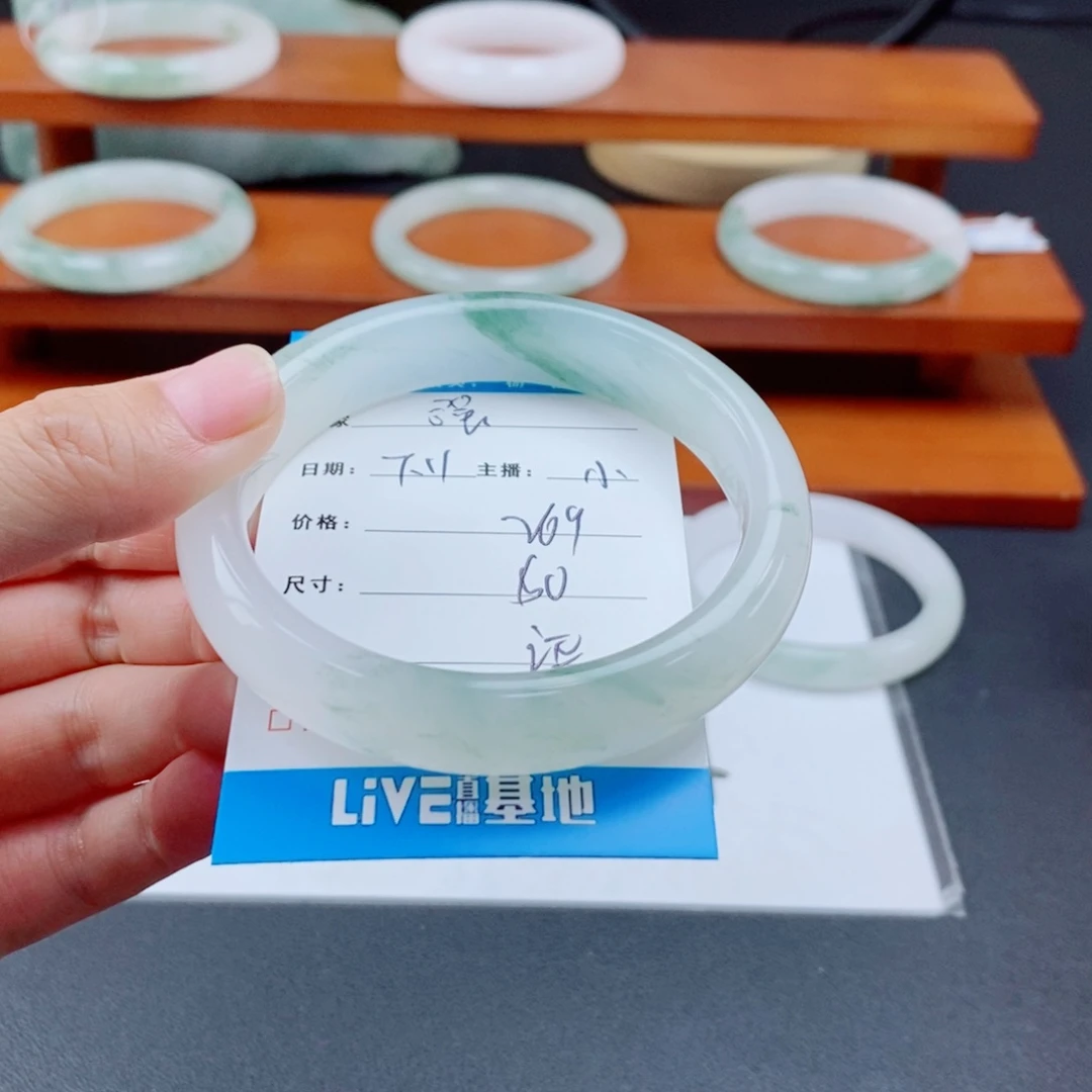 石英质玉手镯未镶嵌强