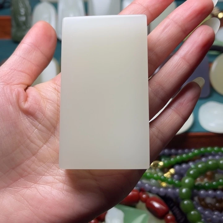 透闪石质玉未镶嵌颈饰