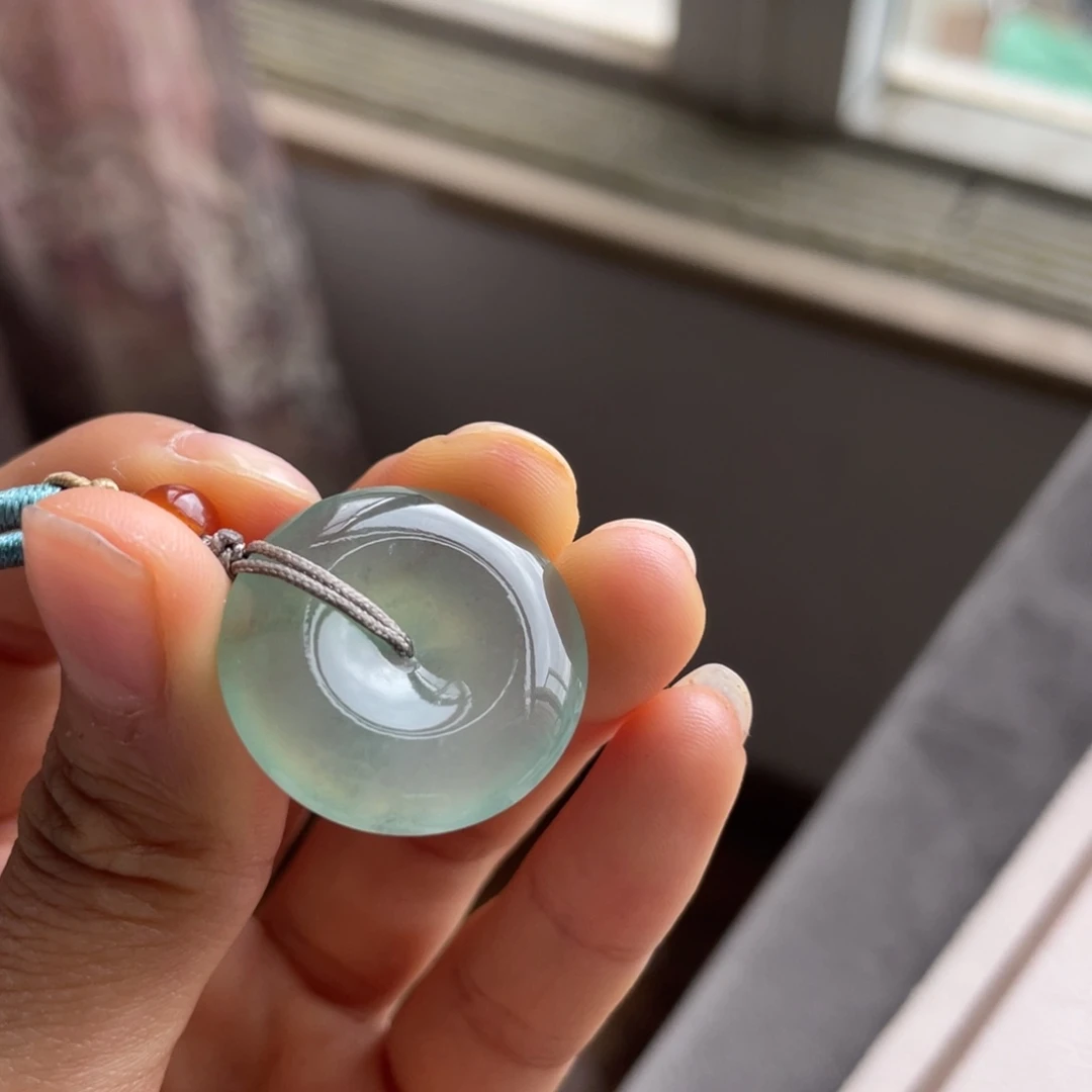 翡翠未镶嵌颈饰平安扣