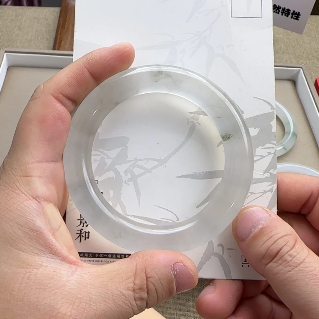 卡***～石英质玉未镶嵌手镯