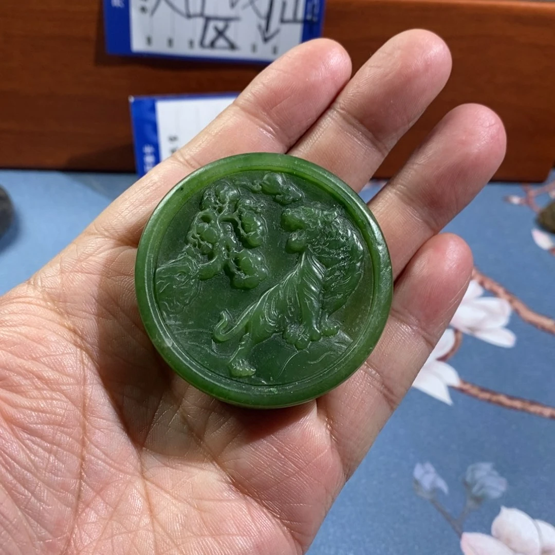 和田玉未镶嵌把件