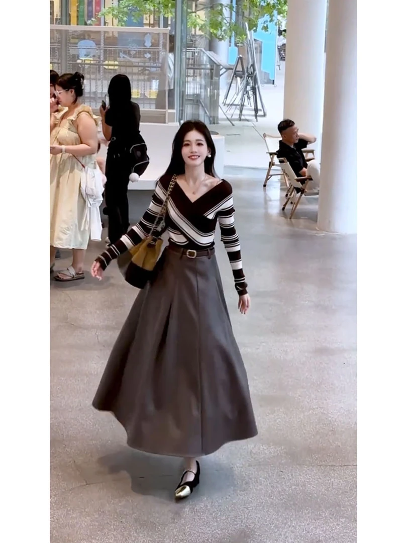 温柔风慵懒休闲时尚套装女v领条纹上衣半身裙两件套2025秋季新款