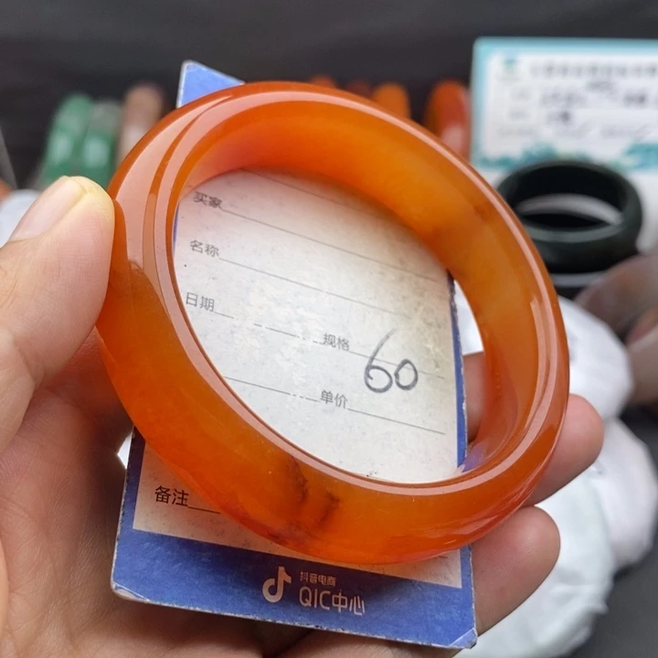未镶嵌手镯石英质玉