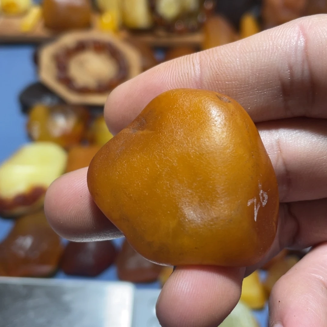 定制蜜蜡未镶嵌全皮，扣子，随形，指环，雕刻