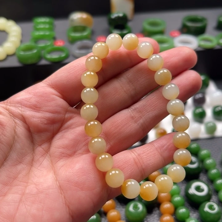 颈饰未镶嵌和田玉（糖玉）