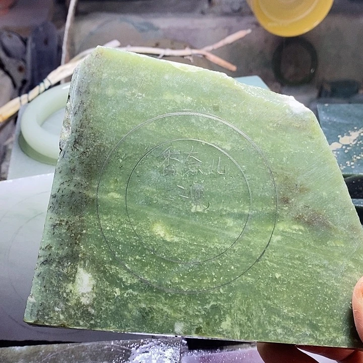 香***儿和田玉未镶嵌手镯加工定制